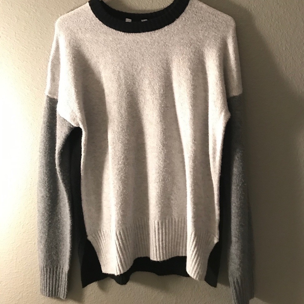Color Block Sweater - Picture 2 of 4